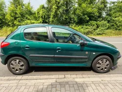 Grün Gebraucht 2001 Peugeot 206 Roland Garros Limousine | 2.200 € (Etwas zu teuer)