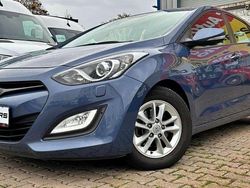 Blau Gebraucht 2012 Hyundai i30 Style Limousine | 10.600 € (Etwas zu teuer)