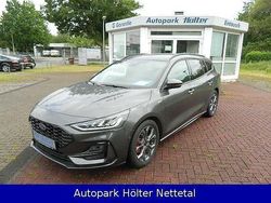 Grau Gebraucht 2023 Ford Focus ST-Line X Limousine | 24.490 € (Etwas zu teuer)