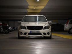 Weiß Gebraucht 2010 Mercedes C63 AMG Limousine | 33.000 €