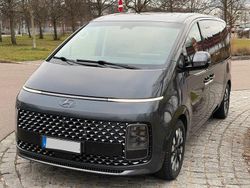 Grau Gebraucht 2022 Hyundai Staria Signature Van / Kleinbus | 20.800 €