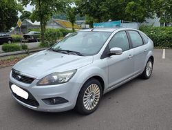 Silber Gebraucht 2009 Ford Focus Kombi | 3.100 €