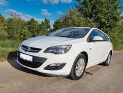 Weiß Gebraucht 2013 Opel Astra Kombi | 5.999 € (Fairer Preis)