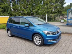 Blau Gebraucht 2017 VW Touran Comfortline Van / Kleinbus | 18.950 € (Etwas zu teuer)