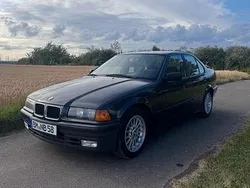 Schwarz Gebraucht 1993 BMW 316 Limousine | 3.099 €