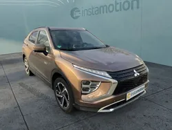 Gold Gebraucht 2022 Mitsubishi Eclipse Cross Plus SUV | 28.600 € (Etwas zu teuer)