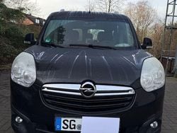 Schwarz Gebraucht 2015 Opel Combo Edition Van / Kleinbus | 4.300 € (Superpreis)
