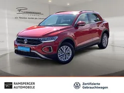 Kings red metallic (metallic) Gebraucht 2024 VW T-Roc Life SUV | 28.890 € (Guter Preis)