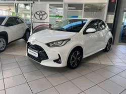 Weiss Neu 2024 Toyota Yaris Hybrid Team Limousine | 23.690 € (Guter Preis)