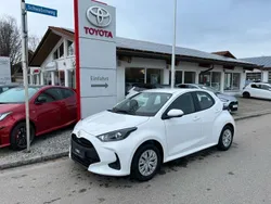 Weiß Neu 2025 Toyota Yaris Hybrid Comfort Limousine | 22.990 € (Guter Preis)