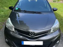 Grau Gebraucht 2013 Toyota Yaris Multidrive S Limousine | 7.250 € (Fairer Preis)