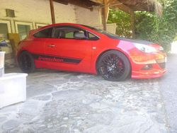 Rot Gebraucht 2012 Opel Astra GTC Coupé | 8.000 €