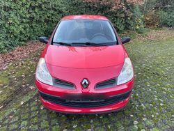 Rot Gebraucht 2006 Renault Clio II Limousine | 1.100 € (Guter Preis)