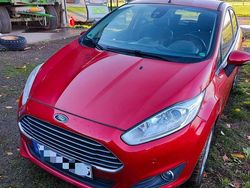 Rot Gebraucht 2016 Ford Fiesta Titanium Kleinwagen | 7.499 €