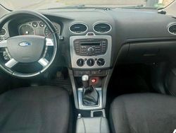 Grau Gebraucht 2007 Ford Focus Kombi | 1.800 € (Fairer Preis)