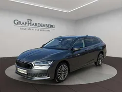 Grau Gebraucht 2024 Skoda Superb LAURIN & KLEMENT Kombi | 41.900 € (Etwas zu teuer)