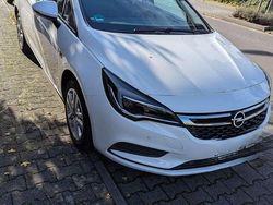 Weiß Gebraucht 2018 Opel Astra Dynamic Limousine | 11.000 € (Fairer Preis)