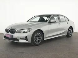 Glaciersilber Gebraucht 2021 BMW 318 Advantage Limousine | 25.219 € (Fairer Preis)