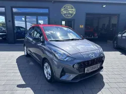 Star dust/ red / met Gebraucht 2020 Hyundai i10 Intro Edition Kleinwagen | 7.999 €