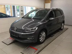 Indiumgrau metallic Gebraucht 2016 VW Touran Highline Van / Kleinbus | 21.899 € (Fairer Preis)