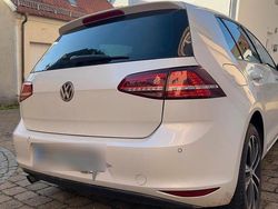 Weiß Gebraucht 2016 VW Golf VII Allstar Kleinwagen | 14.900 € (Etwas zu teuer)