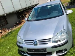 Silber Gebraucht 2004 VW Golf V Kleinwagen | 2.950 € (Etwas zu teuer)