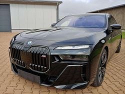 Saphirschwarzmetallic Gebraucht 2024 BMW M760e Performance Limousine | 139.500 €
