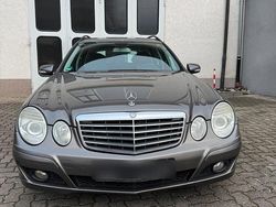 Beige Gebraucht 2008 Mercedes E200 Kombi | 4.600 €