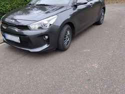 Grau Gebraucht 2019 Kia Rio DREAM-TEAM Edition Limousine | 10.999 € (Fairer Preis)