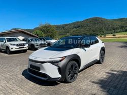 Platinum white pearl mc (089)/ b (metallic) Gebraucht 2023 Toyota bZ4X SUV | 44.030 € (Teuer)