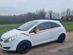 Weiß Gebraucht 2010 Opel Corsa Kleinwagen | 3.500 €