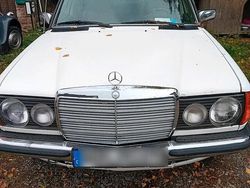 Weiß Gebraucht 1981 Mercedes 200 Limousine | 4.999 €