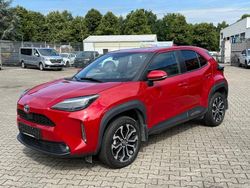 Emotional red 2 (metallic) Gebraucht 2022 Toyota Yaris Hybrid SUV | 22.450 € (Guter Preis)