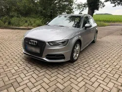 Silber Gebraucht 2015 Audi A3 Sportback e-tron Ambiente Limousine | 14.500 € (Fairer Preis)