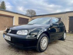 Schwarz Gebraucht 2001 VW Golf IV Basis Limousine | 1.999 € (Etwas zu teuer)
