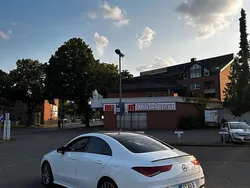 Weiß Gebraucht 2020 Mercedes CLA180 AMG line Limousine | 27.500 € (Etwas zu teuer)