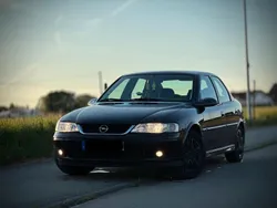 Rot Gebraucht 2000 Opel Vectra Edition Limousine | 950 € (Superpreis)