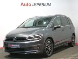 Grau Gebraucht 2020 VW Touran Highline Van / Kleinbus | 25.990 € (Fairer Preis)