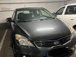Grau Gebraucht 2011 Kia Ceed Kleinwagen | 4.000 €