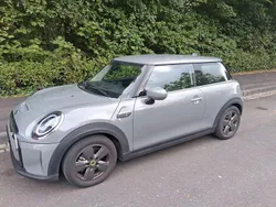 Grau Gebraucht 2021 Mini Cooper SE Essential Kleinwagen | 17.900 € (Fairer Preis)