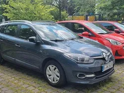 Grau Gebraucht 2015 Renault Mégane III LIMITED Limousine | 9.800 € (Etwas zu teuer)