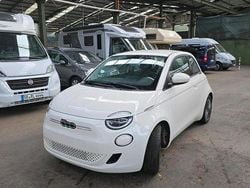 Weiß Gebraucht 2025 Fiat 500e Kleinwagen | 11.999 €