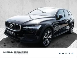 Onyx black / metallic Gebraucht 2023 Volvo V60 CC Plus Kombi | 33.980 € (Superpreis)