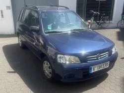 Blau Gebraucht 2002 Mazda Demio Comfort Van / Kleinbus | 2.178 € (Etwas zu teuer)