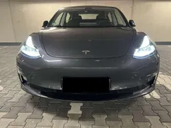 Grau Gebraucht 2021 Tesla Model 3 Limousine | 29.900 € (Fairer Preis)