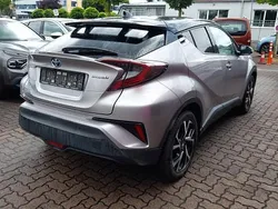 Metalstreamgrau metallic metalstreamgrau metallic Gebraucht 2017 Toyota C-HR Style SUV | 20.208 € (Etwas zu teuer)
