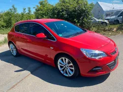 Rot Gebraucht 2012 Opel Astra Design Edition Limousine | 4.499 € (Fairer Preis)