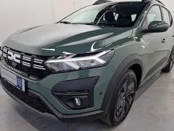 Grau Neu 2025 Dacia Sandero Expression Kleinwagen | 18.850 € (Etwas zu teuer)