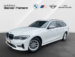 Alpinweiß uni Gebraucht 2022 BMW 318 Sport Line Kombi | 20.986 € (Guter Preis)
