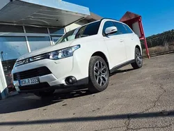 Weiß Gebraucht 2013 Mitsubishi Outlander Instyle SUV | 10.900 € (Teuer)
